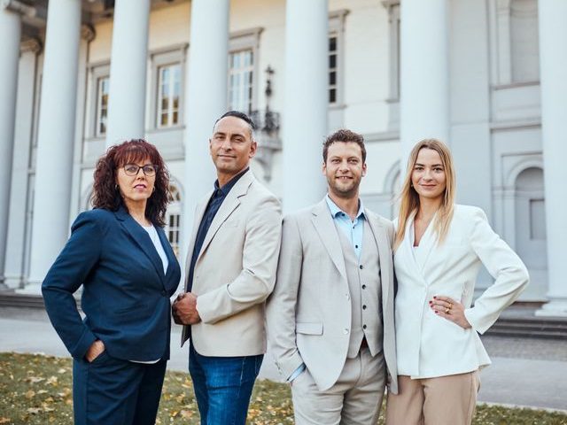 Teamfoto der selbstständigen Immobilienberaterinnen und Immobilienberater für die Deutsche Bank Immobilien GmbH in Koblenz