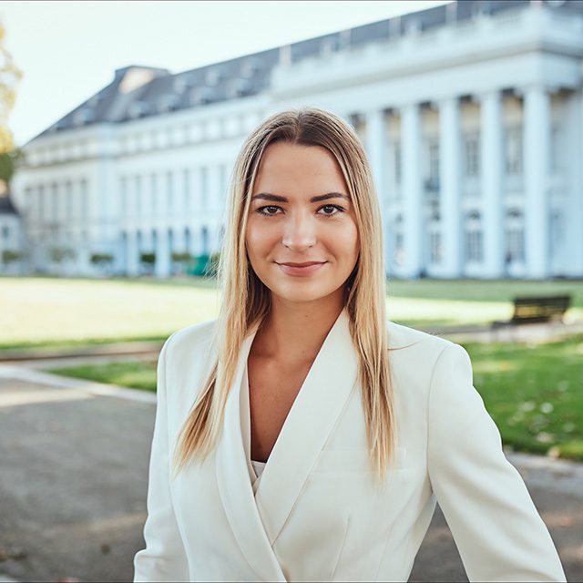 Mira Herrmann, selbstständige Immobilienberaterin für die Deutsche Bank Immobilien GmbH