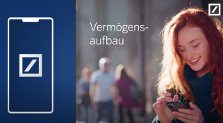 Zum Abspielen hier klicken Junge Frau am Smartphone